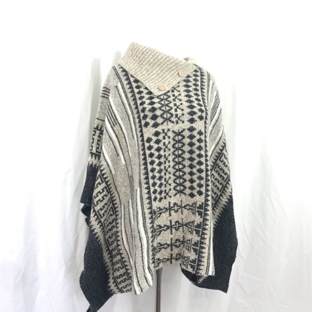 Yaira Acrylic Blend Black Cream Ponchos Sweater OS